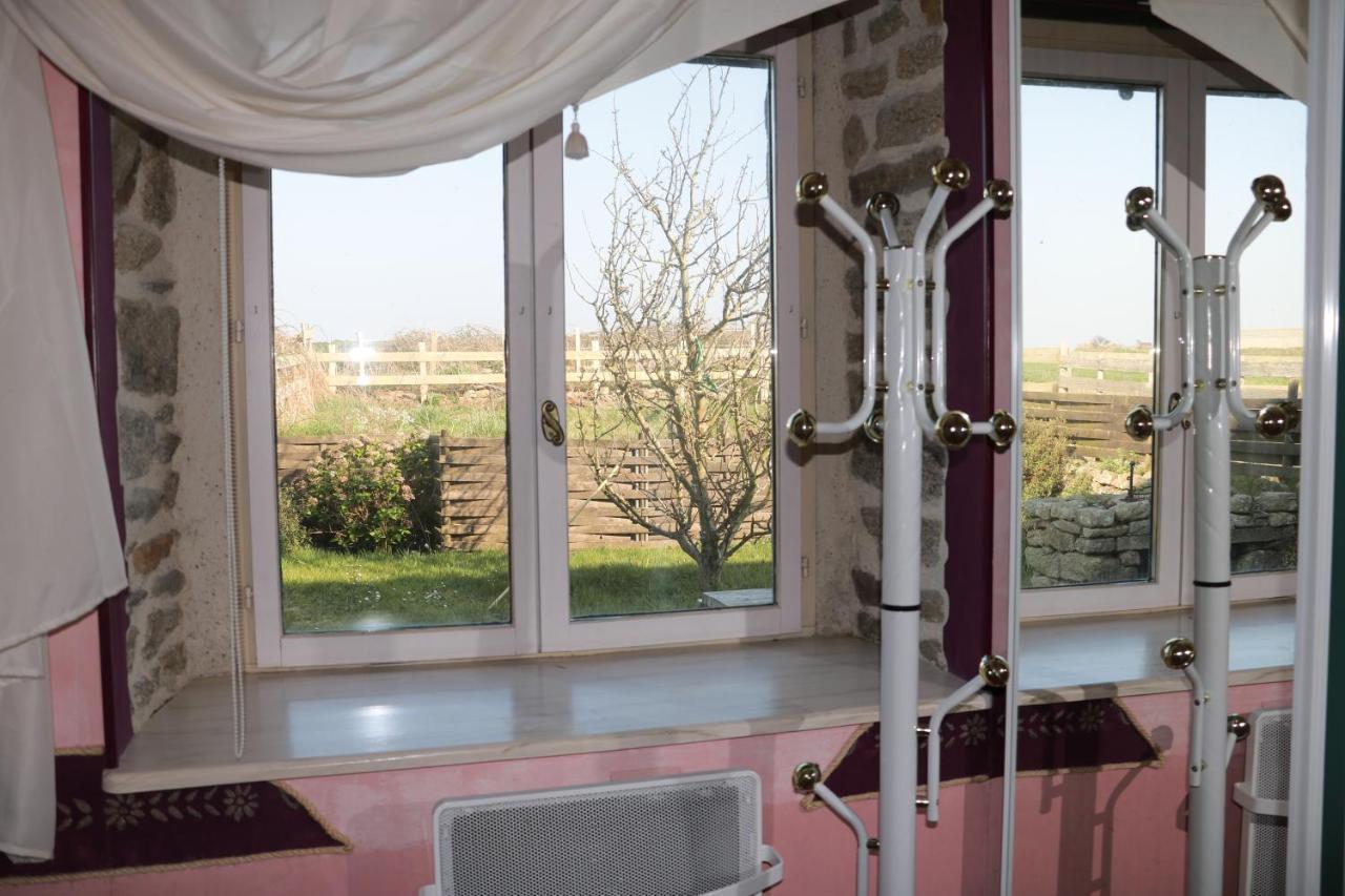 Les Gites Aux Volets Roses Landunvez المظهر الخارجي الصورة